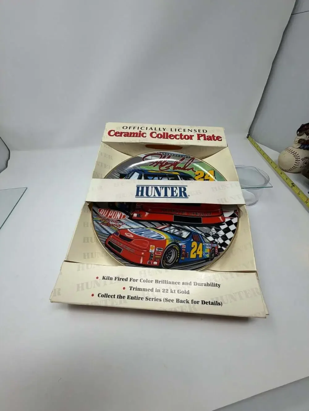 Hunter Manufacturing Group Jeff Gordon #24 DuPont NASCAR Ceramic Collector Plate